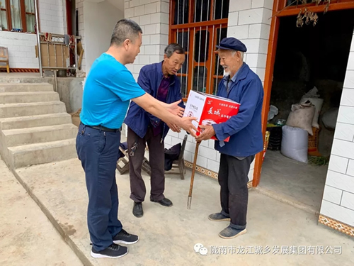 市龍江城鄉(xiāng)發(fā)展集團在橋頭鎮(zhèn)安子坡村積極開展幫扶主題實踐活動