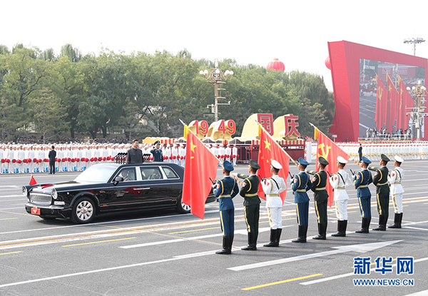 慶祝中華人民共和國成立70周年大會隆重舉行  習(xí)近平發(fā)表重要講話并檢閱受閱部隊