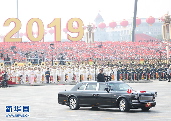 慶祝中華人民共和國成立70周年大會隆重舉行  習(xí)近平發(fā)表重要講話并檢閱受閱部隊