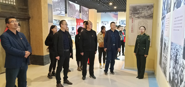 市龍江集團(tuán)開展“不忘初心、牢記使命”主題黨日活動